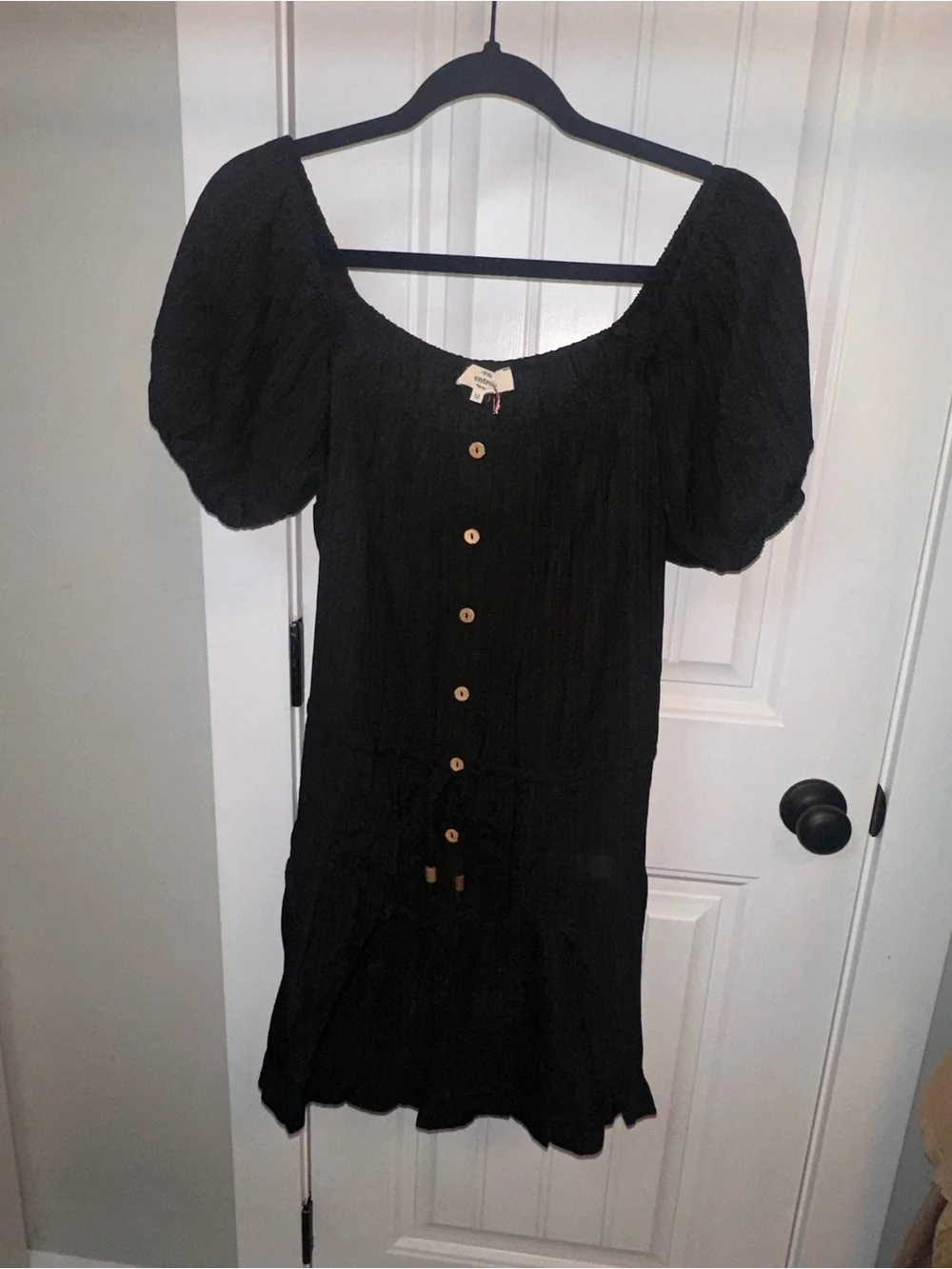NWT Entro Size Medium Black Puff-Sleeve Romper with Button Front